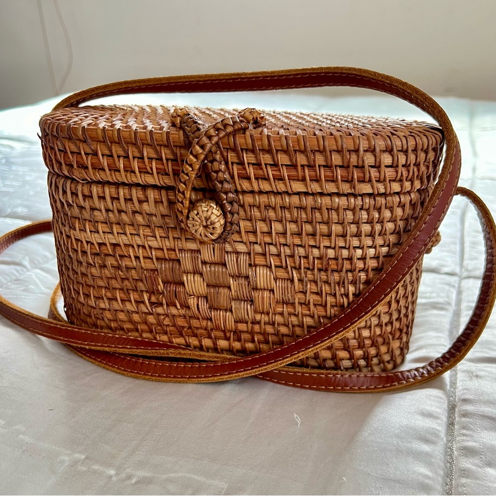 Handmade Rattan Camera Shoulder Bag – Boho Crossbody - Picture 3 of 15